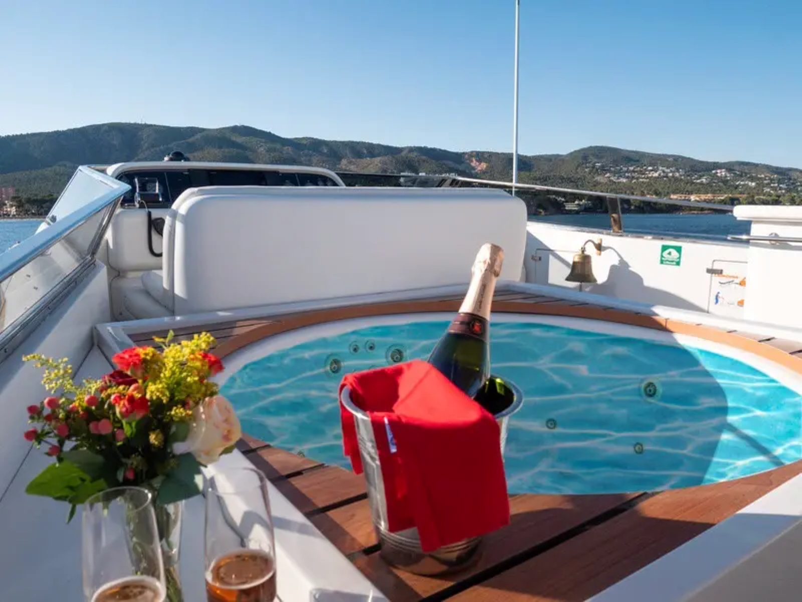 Yacht-Falcon-Blue-Gold-Mallorca-17