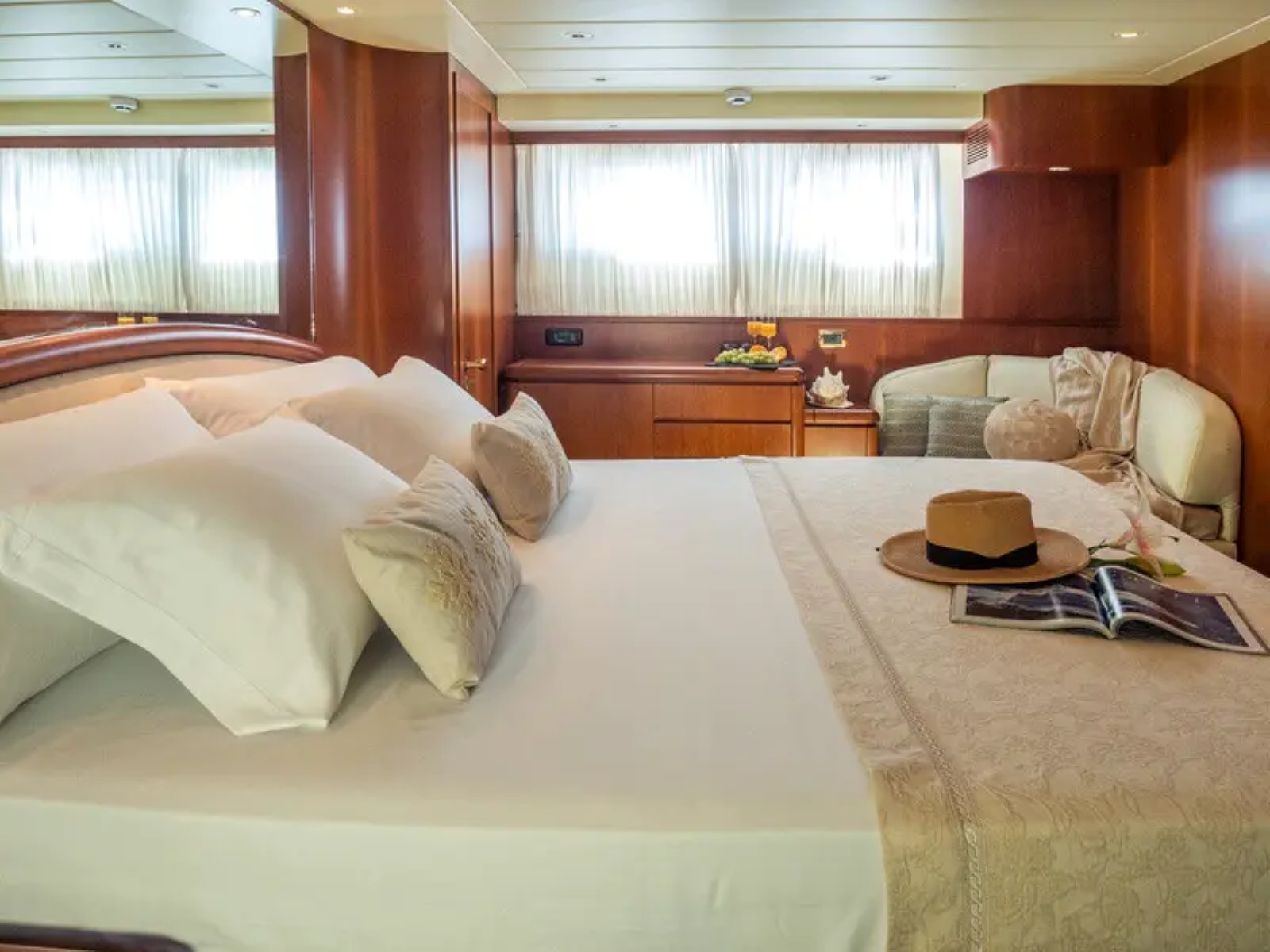 Yacht-Falcon-Blue-Gold-Mallorca-6